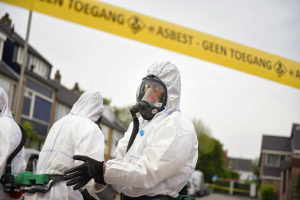 Vier bedrijven beboet voor ondeskundig sloop schuren met asbest